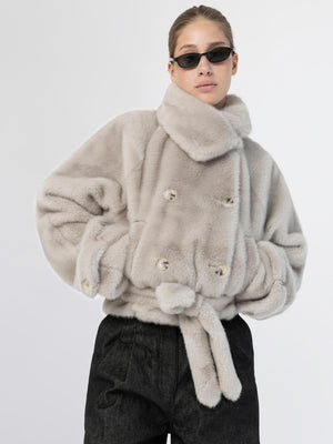 MEOTINE luksuriøs, grå faux fur jakke med bælte og dobbeltknaplukning til en stilfuld look.