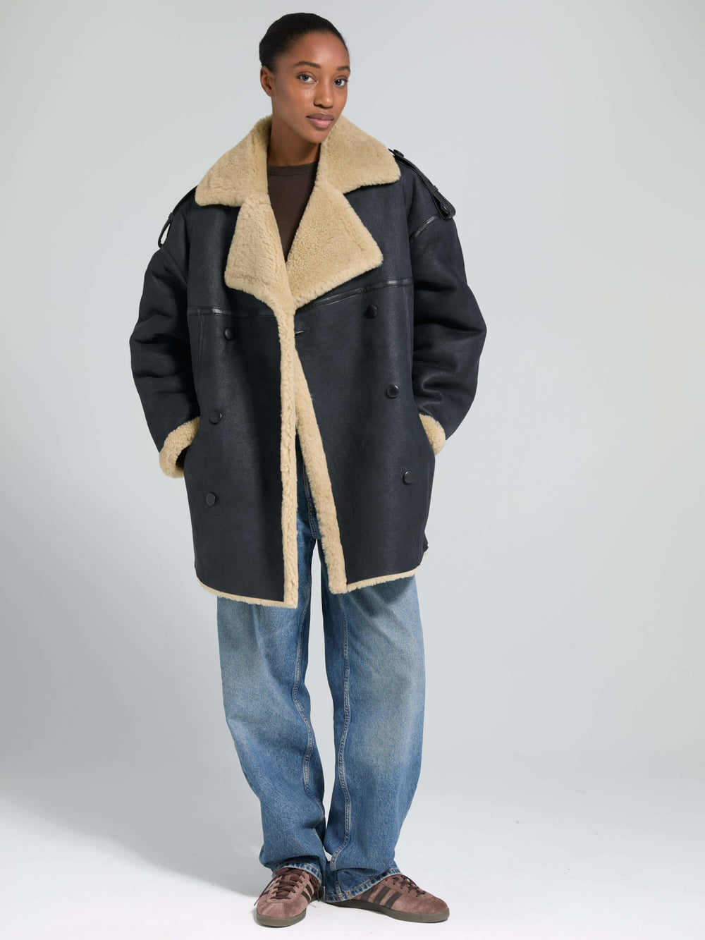 MEOTINE jakke med faux fur krave, perfekt til en stilfuld og varm vinterlook.
