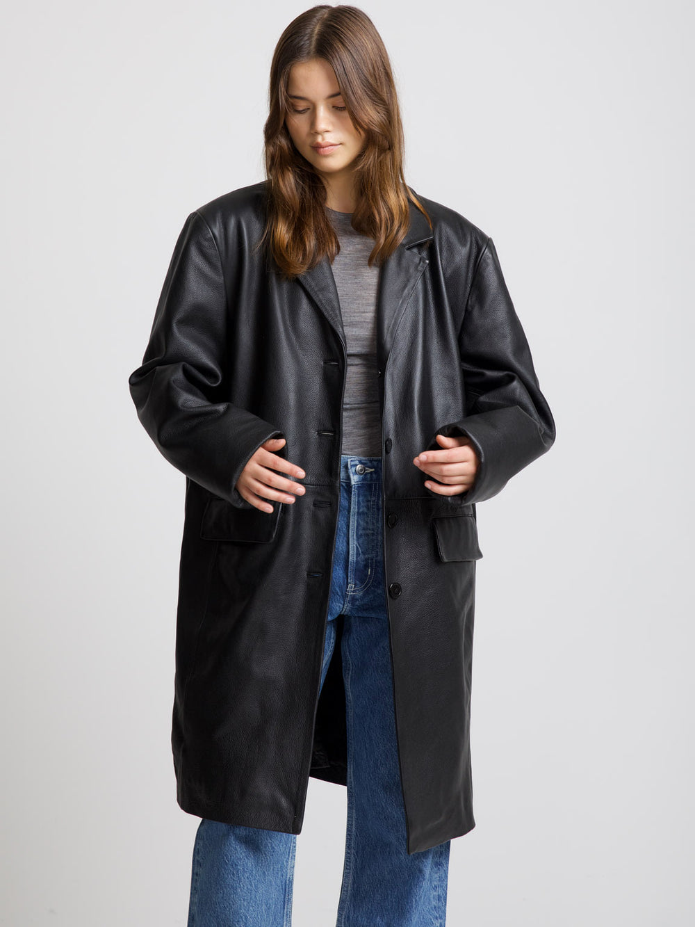 MEOTINE læderjakke med oversize pasform, perfekt til en stilfuld og moderne garderobe.