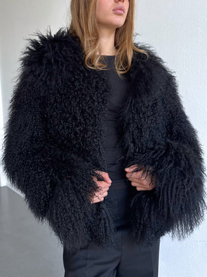 Sort, fluffy jakke med lange ærmer og løs pasform, perfekt til en trendy og varm stil. MEOTINE tilføjer elegance til dit outfit.