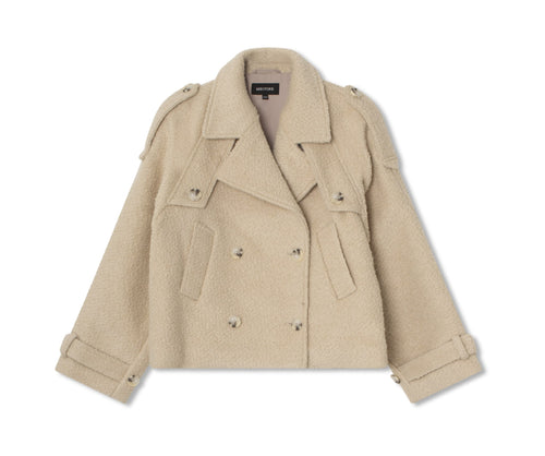 Beige jakke med dobbeltradet knaplukning og detaljerede skuldre fra MEOTINE, perfekt til en stilfuld og varm påklædning.