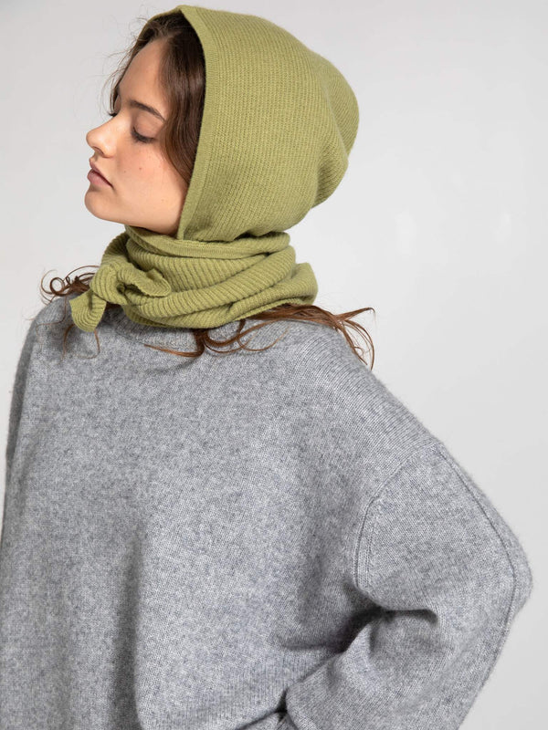 MEOTINE striktrøje i grå med en grøn hue, perfekt til en stilfuld og varm vinterlook.