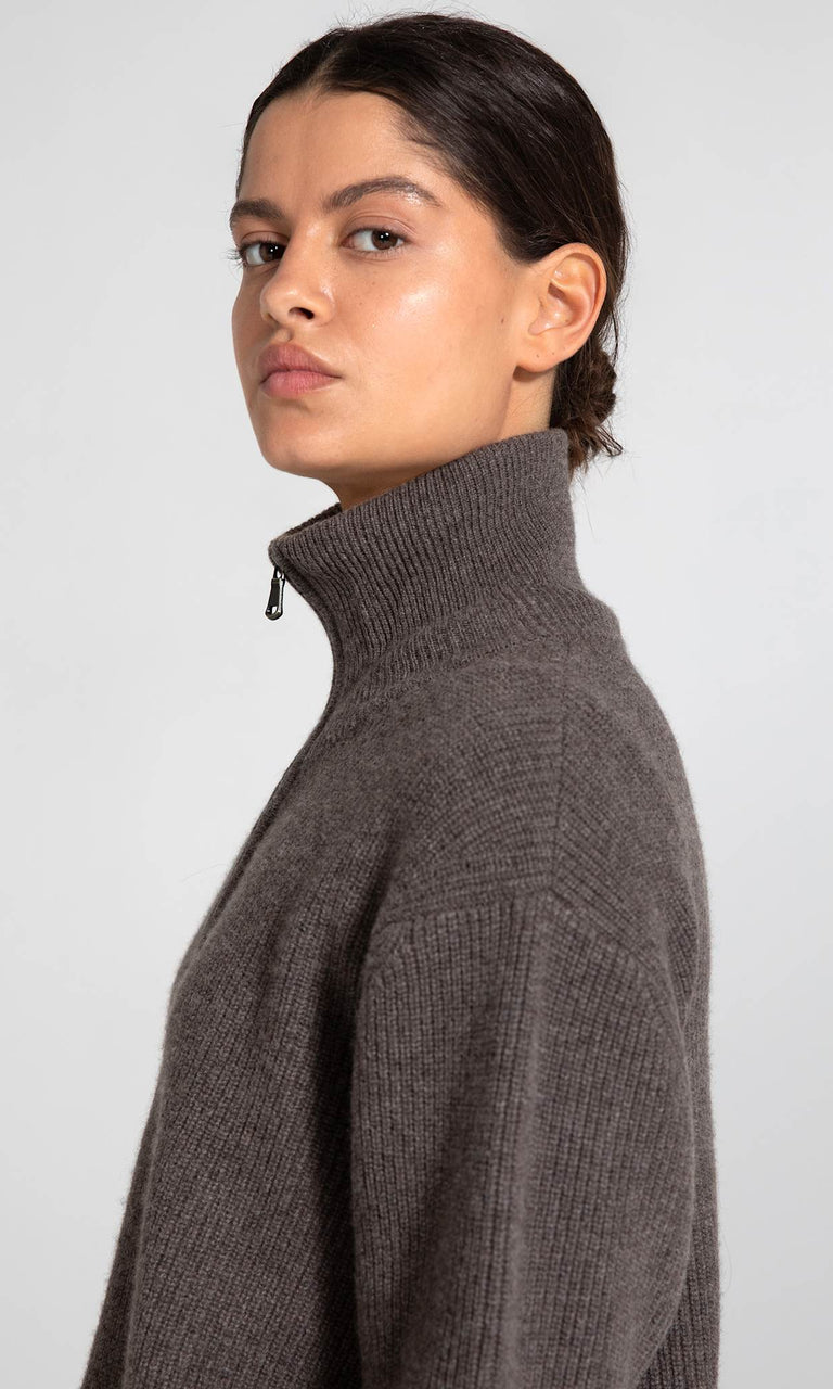 UMA ZIP KNIT - BROWN