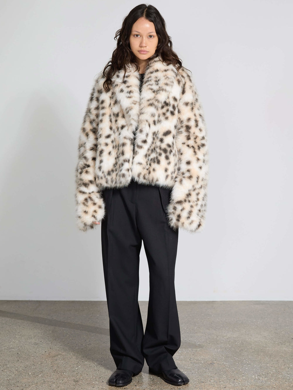 MEOTINE leopardmønstret pelsjakke, perfekt til at tilføje stil og varme til din garderobe.