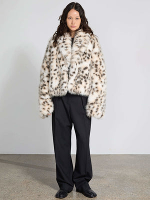 Læderjakke med leopardmønster fra MEOTINE, der giver et stilfuldt og moderne look til enhver lejlighed.