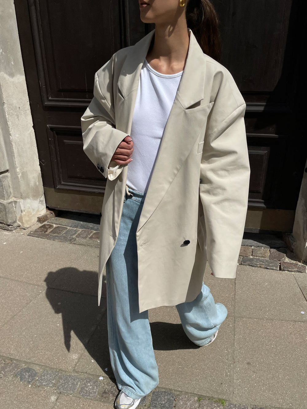 Stilfuld MEOTINE jakke i beige, perfekt til en moderne og afslappet look.