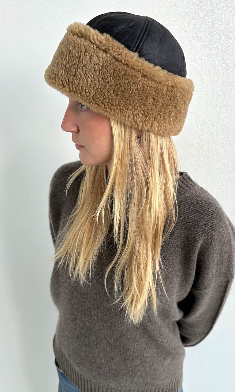 STORM SHEARLING HAT - BROWN