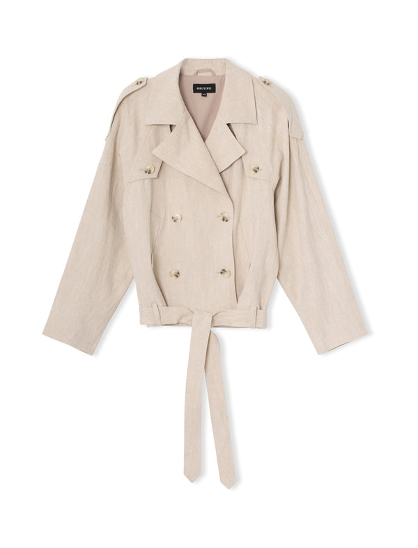Beige trenchcoat med dobbeltradet knaplukning og bælte i taljen fra MEOTINE. Perfekt til forårs- og efterårslook.